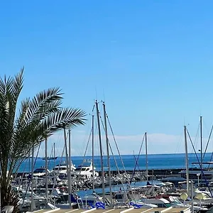  Apartment Seafront - Beautiful Flat With Aircon And Comfortable Loggia